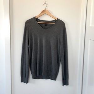 Men’s Banana Republic V-Neck Sweater- Size Medium